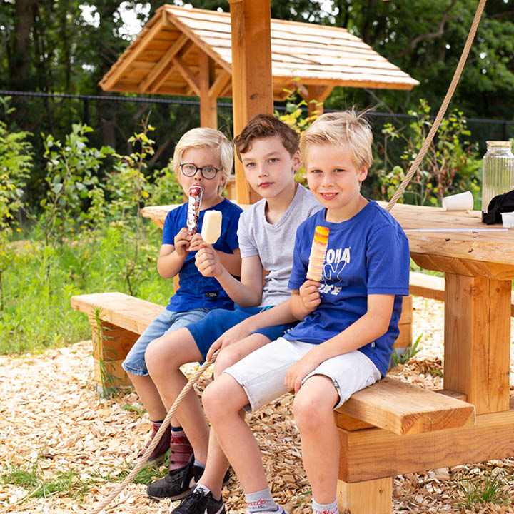 ijsje eten in  Fort Vertier Harderwijk